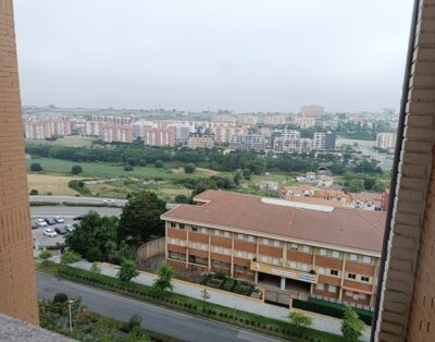 Pegado al Campus de las Llamas