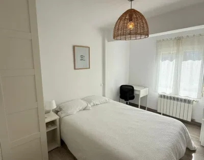 Habitación grande y luminosa en piso compartido